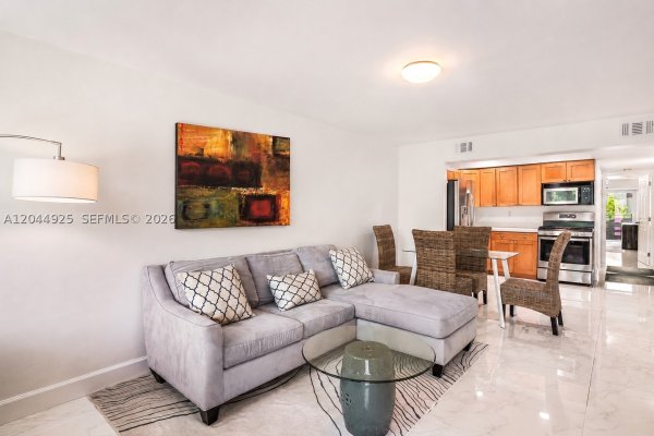 405 N Hibiscus Dr #204 Miami Beach, FL 33139