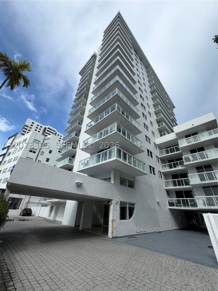 2457 Collins Ave #1405 Miami Beach, FL 33140