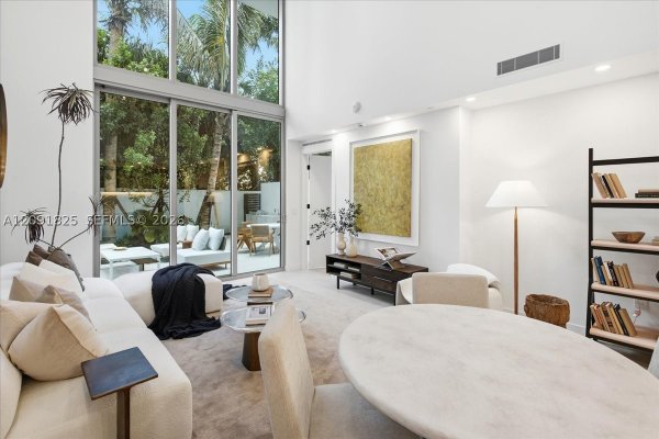 2200 Brickell Ave #GV04 Miami, FL 33129