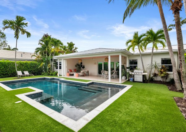 225 Russlyn West Palm Beach, FL 33405