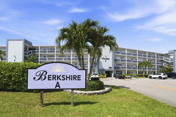 4002 Berkshire #4002 Deerfield Beach, FL 33442