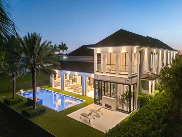 3916 Country Clb Fort Lauderdale, FL 33308