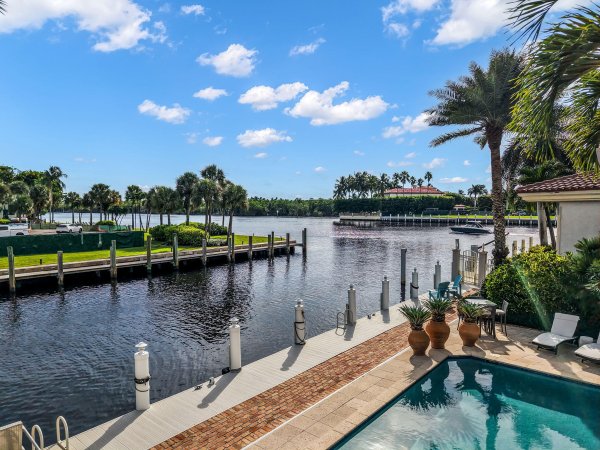 1014 Grand Ct Highland Beach, FL 33487