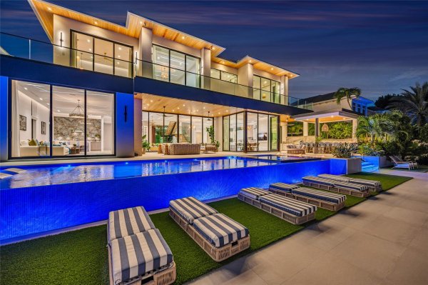 408 Coral Way Fort Lauderdale, FL 33301