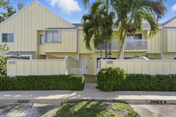 6375 Riverwalk Ln #4 Jupiter, FL 33458