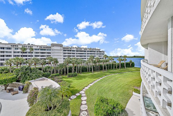 2760 S Ocean #310 Palm Beach, FL 33480
