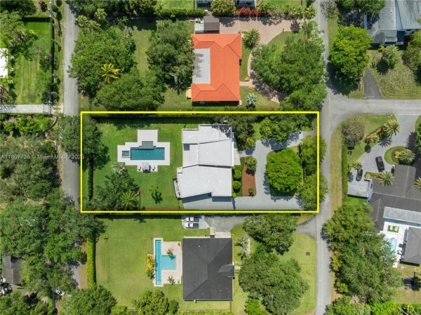 9450 SW 98th St Miami, FL 33176