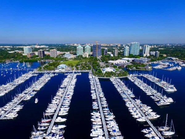 2843 S Bayshore Dr #3A Miami, FL 33133