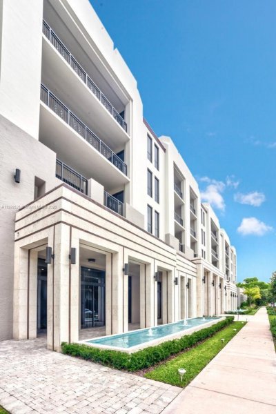 718 Valencia Ave #202 Coral Gables, FL 33134