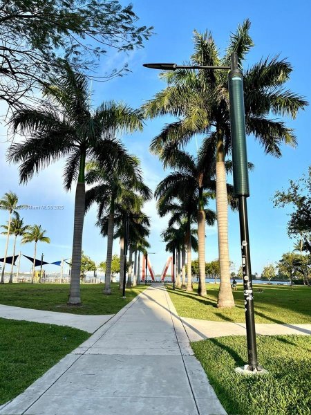 520 NE 38th St #8 Miami, FL 33137