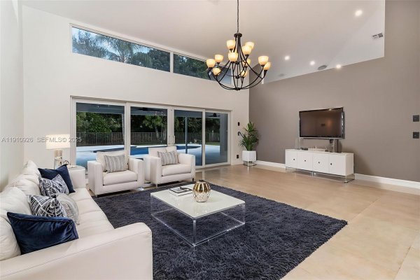 1222 Manor Ct Weston, FL 33326