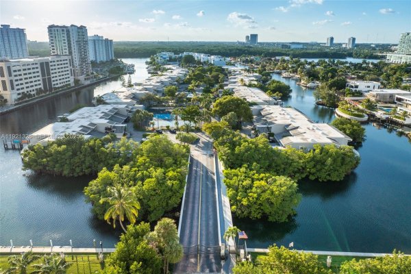 429 Poinciana Dr #1415 Sunny Isles Beach, FL 33160