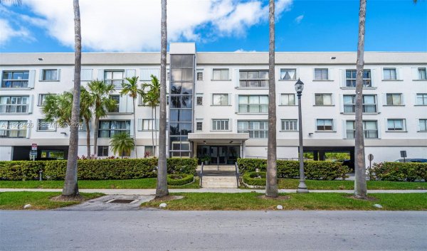 255 Galen Dr #2E Key Biscayne, FL 33149