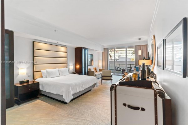 4391 Collins Ave #303 Miami Beach, FL 33140