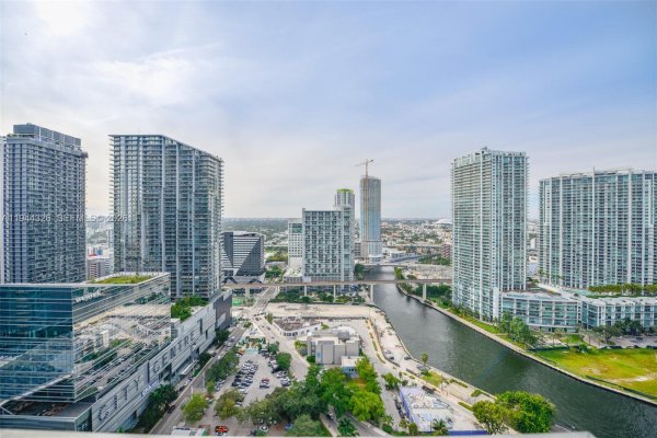 68 SE 6th St #2710 Miami, FL 33131
