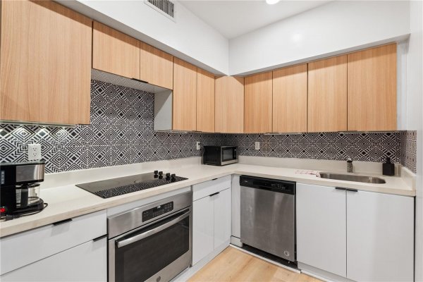 810 7th St #102 Miami Beach, FL 33139