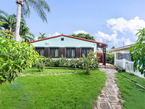 1606 Wiley St Hollywood, FL 33020