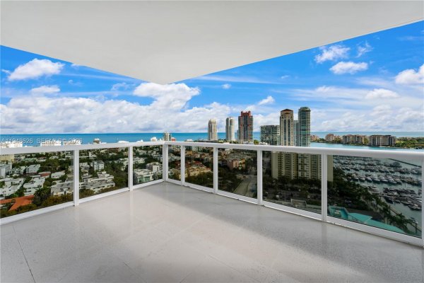400 Alton Rd #2210 Miami Beach, FL 33139