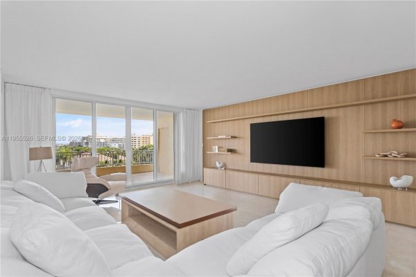 765 Crandon Blvd #506 Key Biscayne, FL 33149