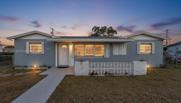 21131 NW 30th Ct Miami Gardens, FL 33056