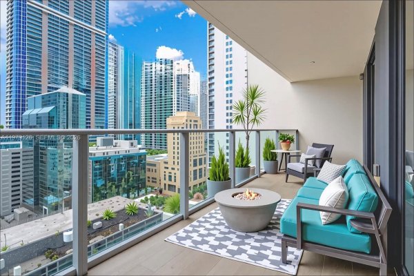 1010 Brickell Ave #1902 Miami, FL 33131
