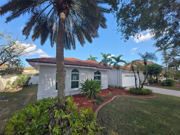 1583 NW 182nd Way Pembroke Pines, FL 33029