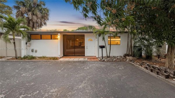 6610 E Miami Lks Dr Miami Lakes, FL 33014