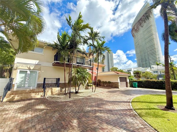 211 189th Ter Sunny Isles Beach, FL 33160