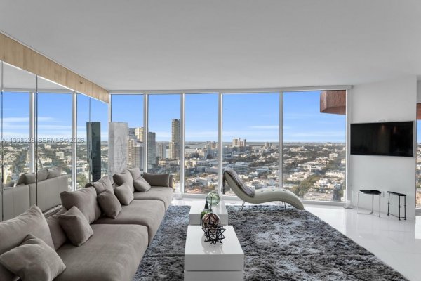 300 S Pointe Dr #3105 Miami Beach, FL 33139