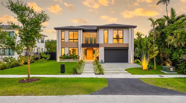 5854 SW 30th St Miami, FL 33155