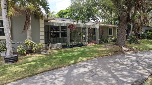 8331 SW 156th St Palmetto Bay, FL 33157