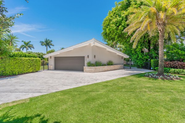 1425 Middle Riv Fort Lauderdale, FL 33304
