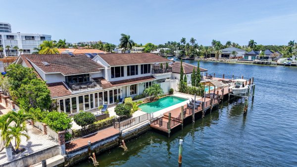 3110 NE 47th Fort Lauderdale, FL 33308
