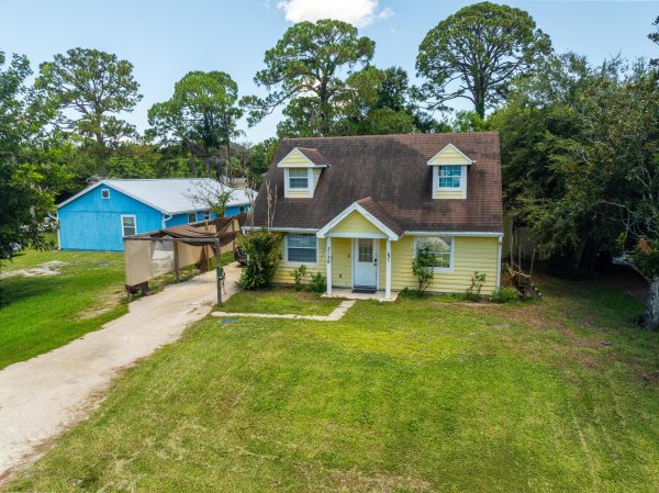 3136 2nd Vero Beach, FL 32968