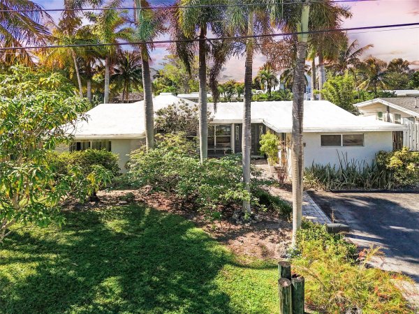 2625 E Gulfstream Ln Fort Lauderdale, FL 33312