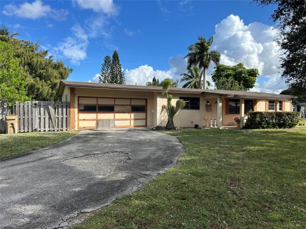 5751 SW 55th St Davie, FL 33314