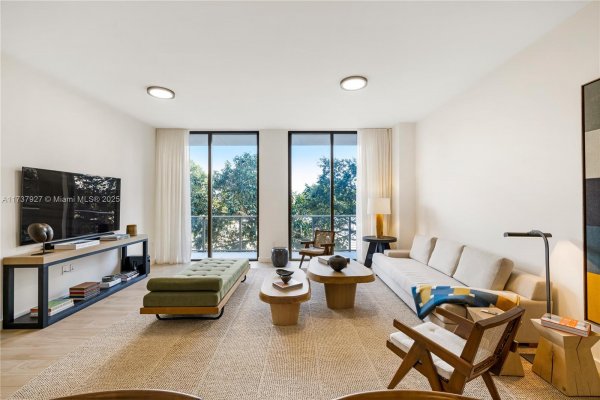 2678 Tigertail Ave #302 Coconut Grove, FL 33133