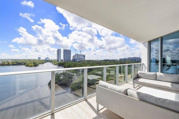 17111 Biscayne Blvd #706 North Miami Beach, FL 33160