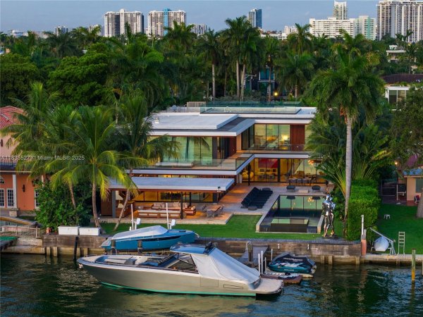 126 W San Marino Dr Miami Beach, FL 33139 126 W San Marino Dr Miami Beach, FL 33139