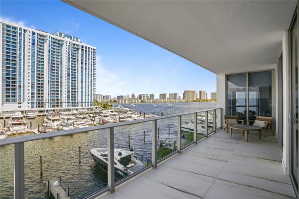 17111 Biscayne Blvd #401 North Miami Beach, FL 33160
