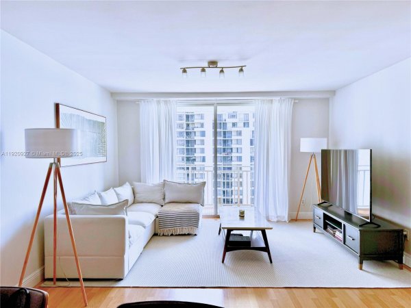 770 Claughton Is Dr #1405 Miami, FL 33131