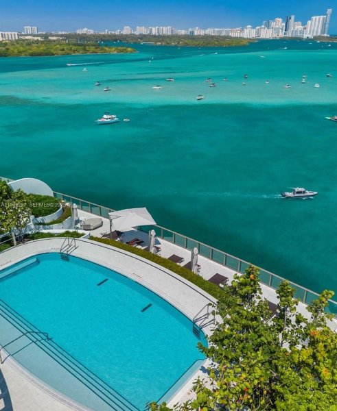 1135 E 103rd St #402 Bay Harbor Islands, FL 33154