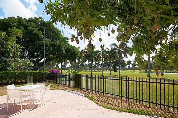 5570 La Gorce Dr Miami Beach, FL 33140