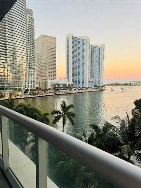 465 Brickell Ave #618 Miami, FL 33131