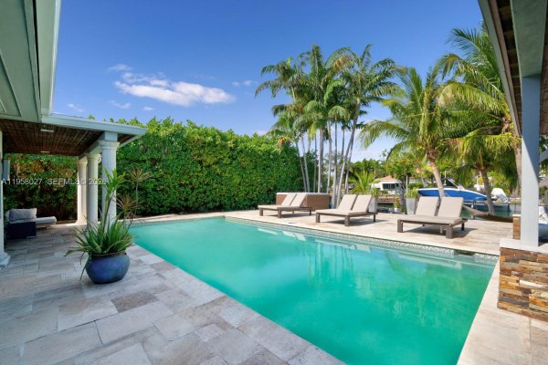 7910 Hawthorne Ave Miami Beach, FL 33141