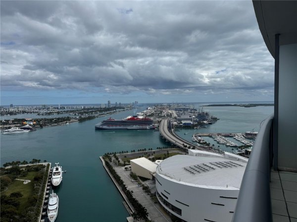 888 Biscayne Blvd #4011 Miami, FL 33132