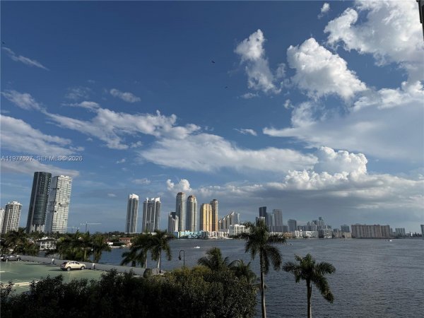 3600 Mystic Pointe Dr #615 Aventura, FL 33180