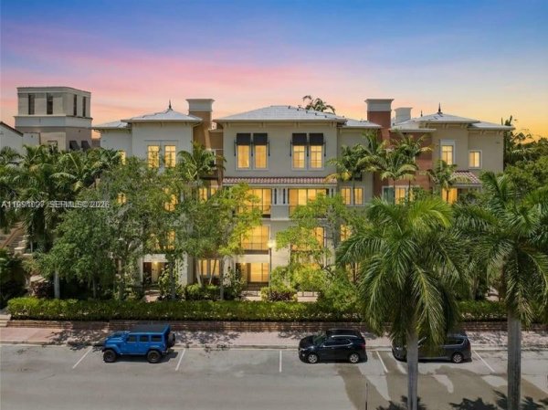 3055 NW 126th Ave Sunrise, FL 33323