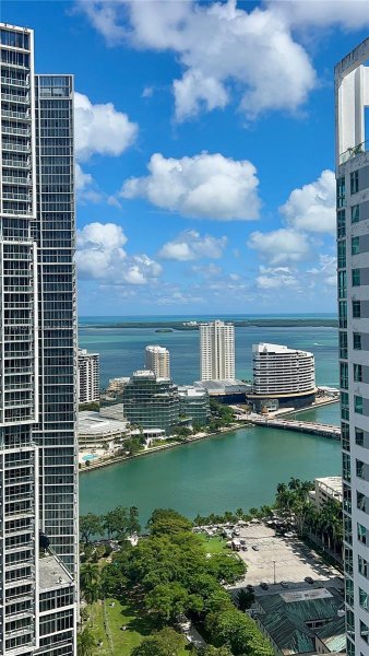 77 SE 5th #3614 Miami, FL 33131