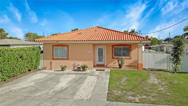 12245 SW 218th St Miami, FL 33170